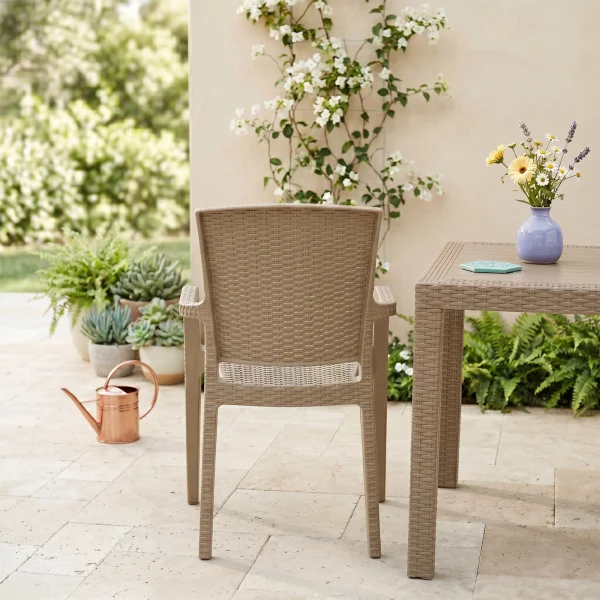 Sedia da giardino esterno bar impilabile con braccioli polipropilene effetto rattan tortora Maddy