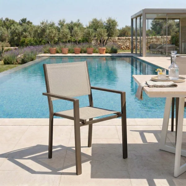 Sedia da giardino impilabile con braccioli quadrati in alluminio e textilene tortora Helia
