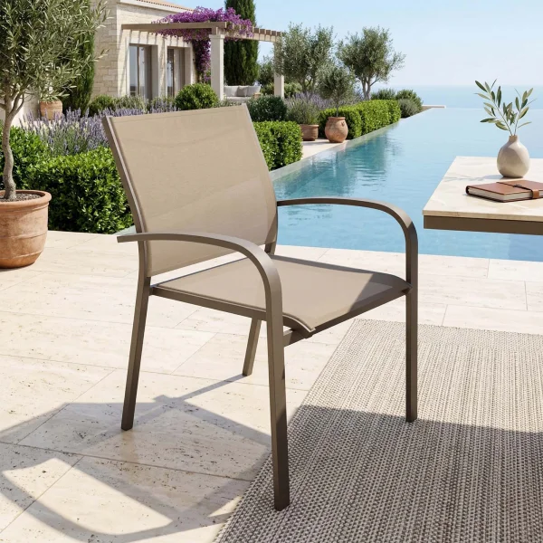 Sedia da giardino impilabile con braccioli tondi in alluminio e textilene tortora Brezza
